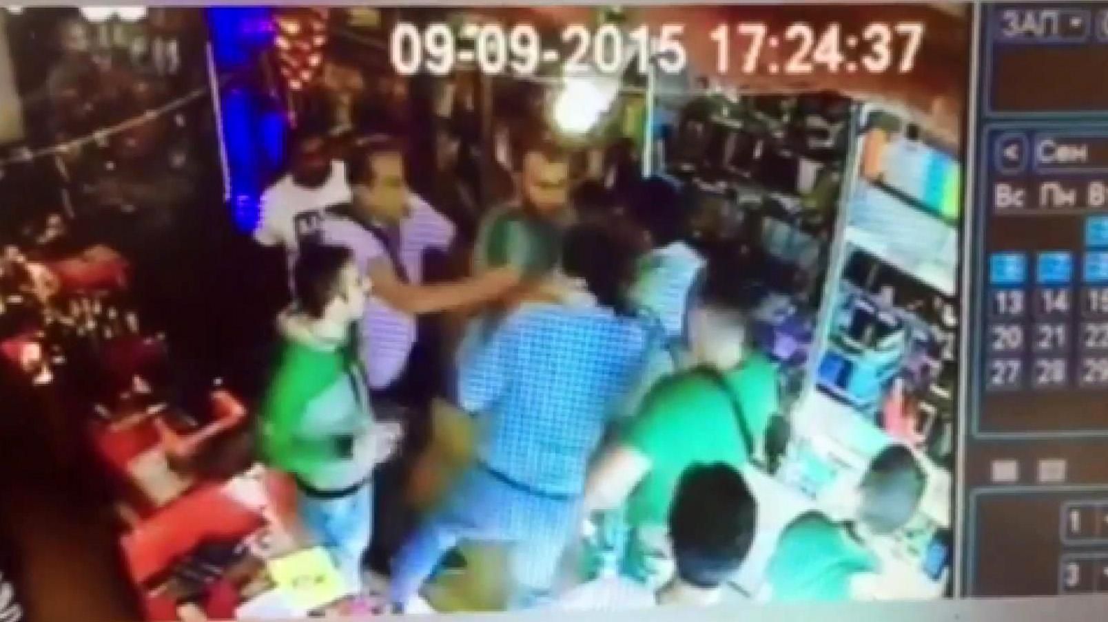 Азербайджанцы с сирийцами устроили массовый "махач" в Одессе Азербайджанцы с сирийцами устроили массовый "махач" в Одессе