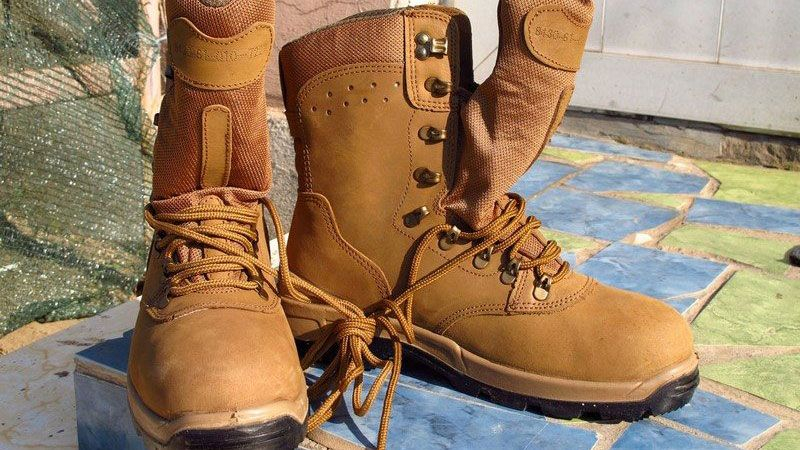 Бойцов на передовой обули в современные военные ботинки