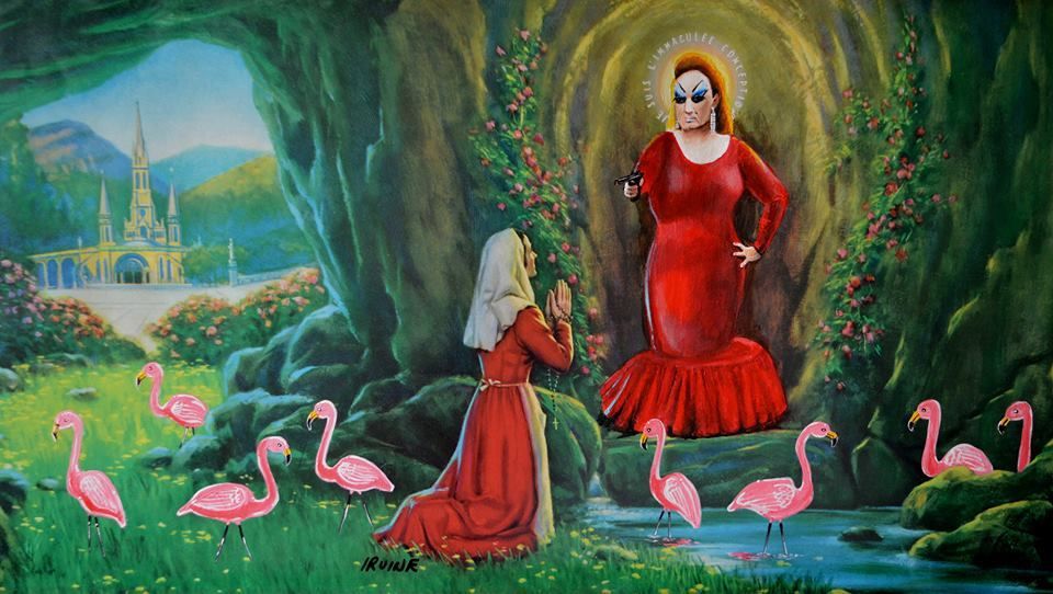 Супергерои и библейские мотивы: картины с барахолки превращают в поп-арт Супергерои и библейские мотивы: картины с барахолки превращают в поп-арт