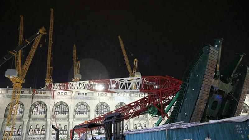 З’явилося моторошне відео падіння крану на мечеть Мекки З’явилося моторошне відео падіння крану на мечеть Мекки