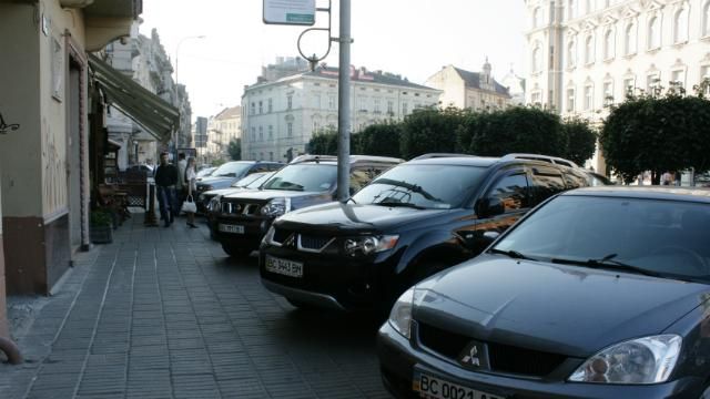 Спецмита скасовують: українцям стане легше купувати імпортні авто