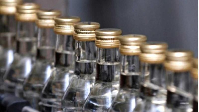 Житель Луганска прятал в квартире 500 литров спирта и гранатомет