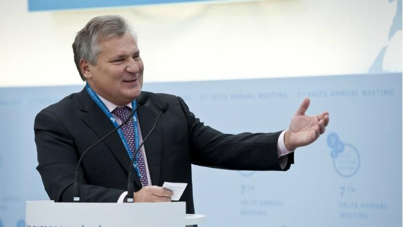 Екс-президент Польщі назвав три сценарії подій на Донбасі 