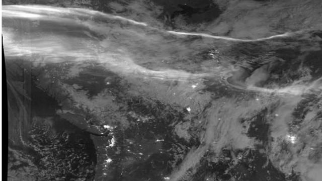 Спутник сделал удивительные черно-белые фото северного сияния