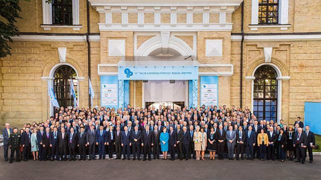 Учасники конференції YES поділились прогнозами щодо майбутнього України Учасники конференції YES поділились прогнозами щодо майбутнього України