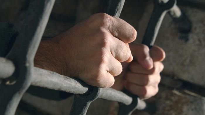 Задержанных в Луганской области россиян бросили за решетку Задержанных в Луганской области россиян бросили за решетку