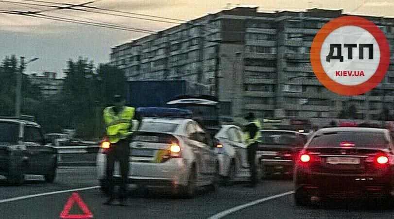 Две полицейские машины попали в одну аварию в Киеве Две полицейские машины попали в одну аварию в Киеве