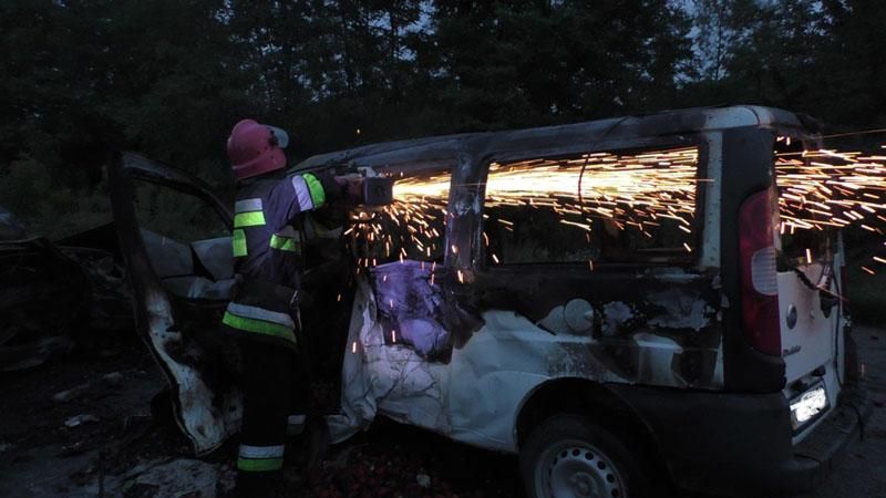 Після аварії на Буковині загорілись машини: 4 людини загинули