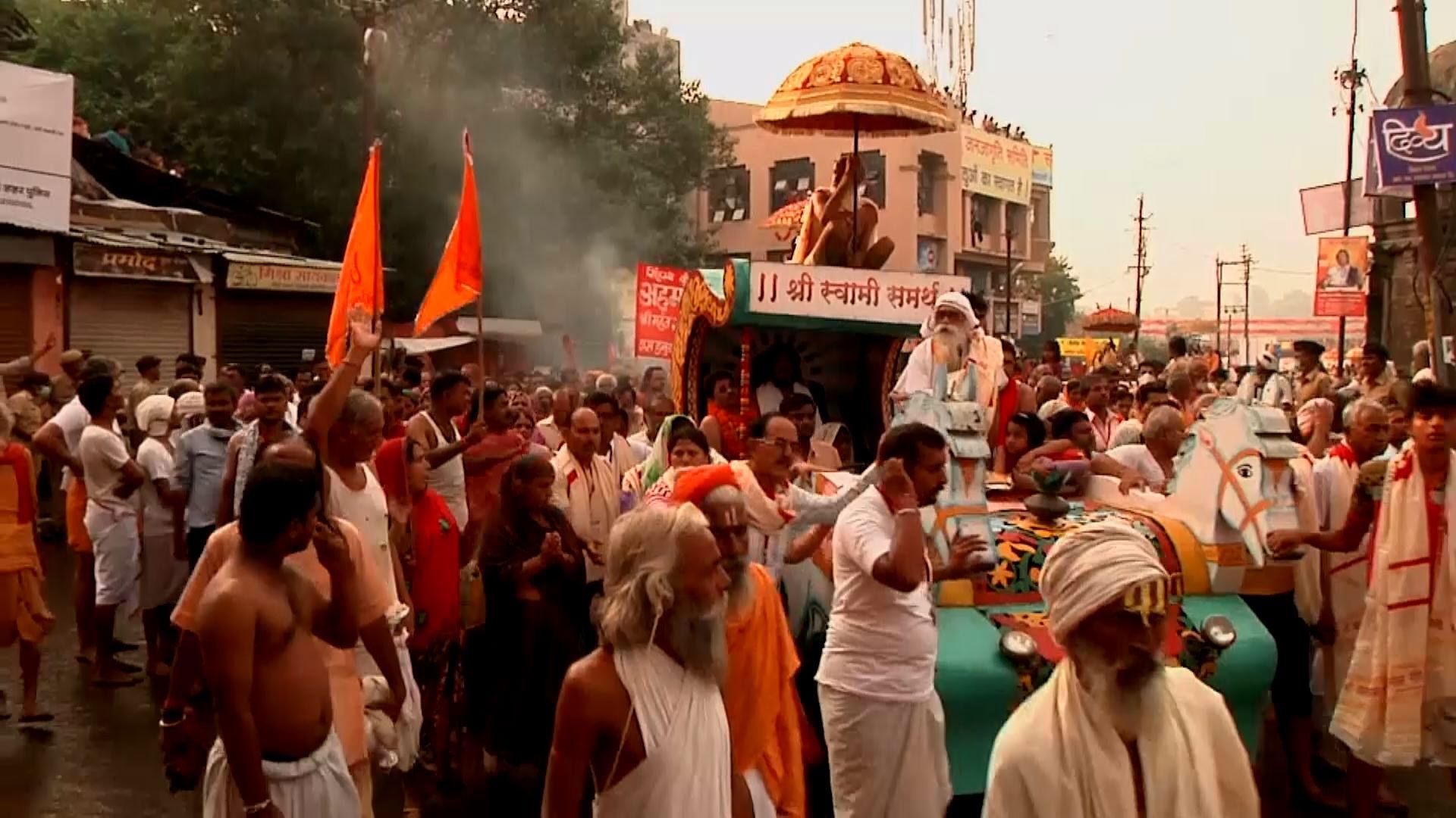 В Индии уже месяц громко отмечают религиозный праздник