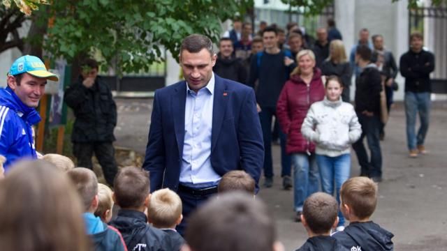 Кличко грозиться, що не дасть сину Азарова забудувати стадіон Кличко грозиться, що не дасть сину Азарова забудувати стадіон