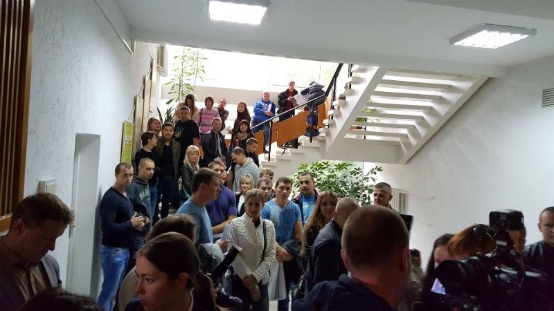 У Чернігові люди "штурмують" приймальню, щоб стати поліцейськими У Чернігові люди "штурмують" приймальню, щоб стати поліцейськими