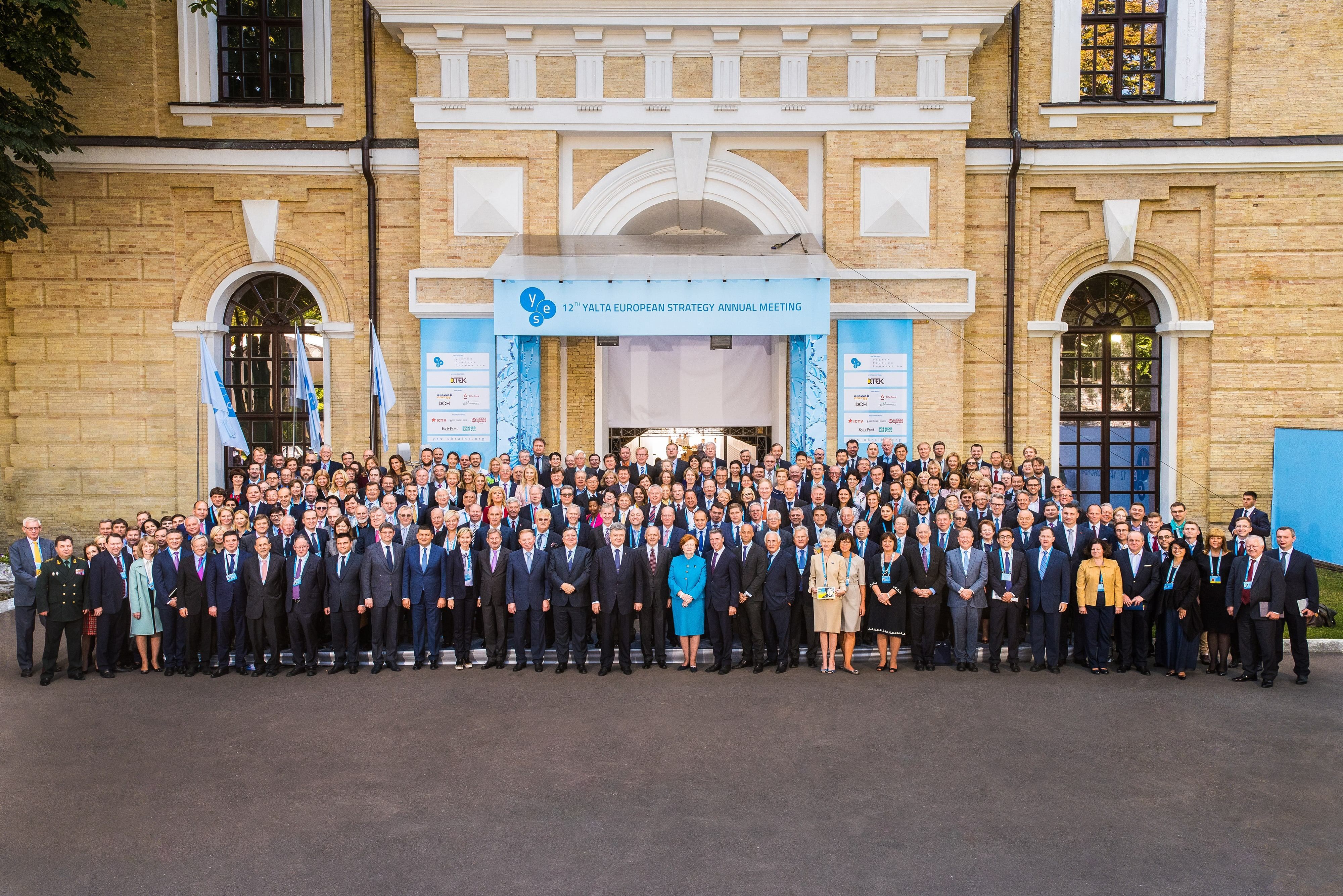Все, що потрібно знати про саміт YES
Все, що потрібно знати про саміт YES