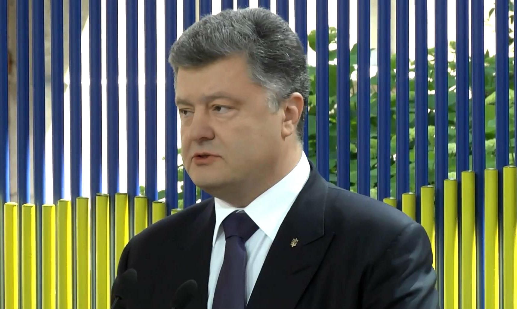 Порошенко: у разі загострення конфлікту на Донбасі про децентралізацію можна забути Порошенко: у разі загострення конфлікту на Донбасі про децентралізацію можна забути