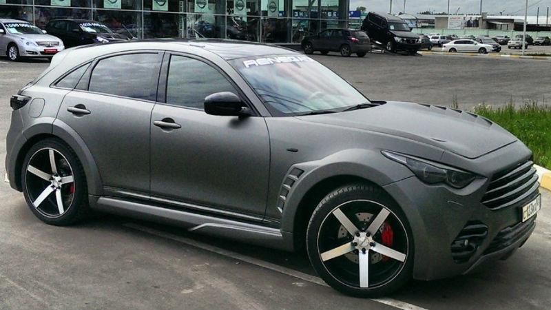 "Золота" молодь. 10-класник їздить до школи на мажорному Infiniti "Золота" молодь. 10-класник їздить до школи на мажорному Infiniti