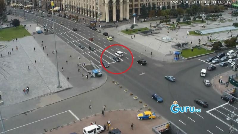 ДТП в Киеве: пешеходов сбила машина, когда они "перебегали" Майдан Незалежности ДТП в Киеве: пешеходов сбила машина, когда они "перебегали" Майдан Незалежности