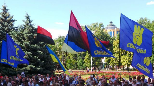 "Свобода" погодилась йти на вибори з "Правим сектором" "Свобода" погодилась йти на вибори з "Правим сектором"