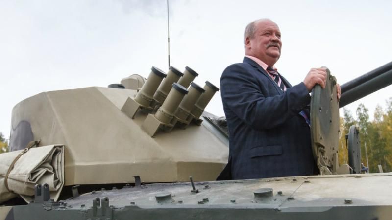 Мережа жартує з російського депутата, який ганебно застряг у танку  