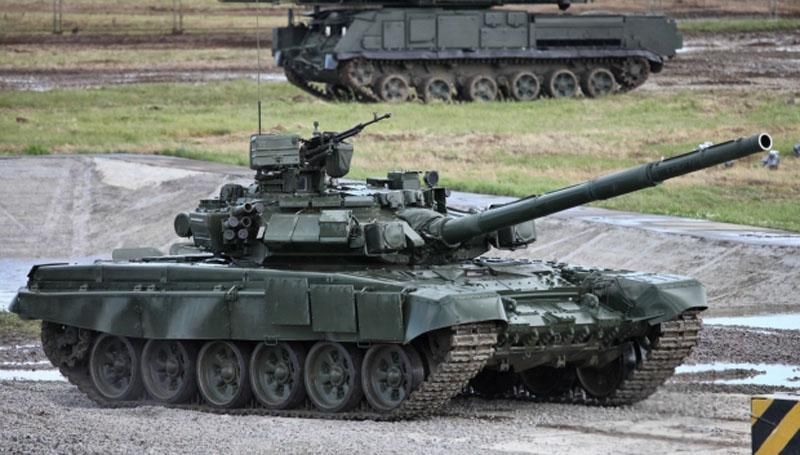 Російські танки прибули на авіабазу у Сирії, — Reuters