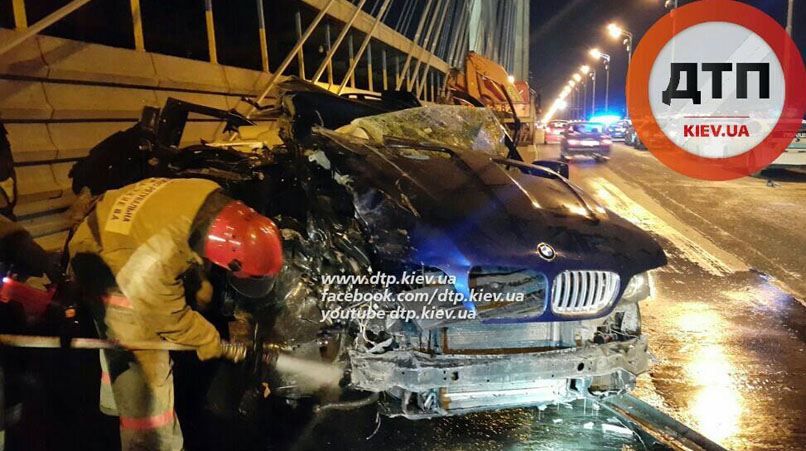 Смертельна аварія: після зіткнення з військовим КрАЗом від джипа залишився металобрухт Смертельна аварія: після зіткнення з військовим КрАЗом від джипа залишився металобрухт
