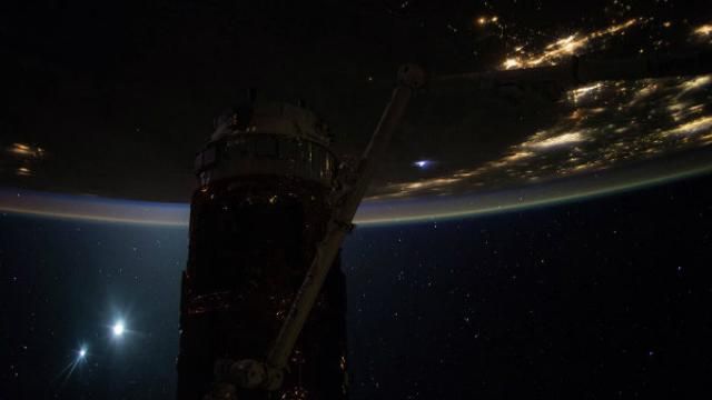 Как выглядит рассвет из космоса