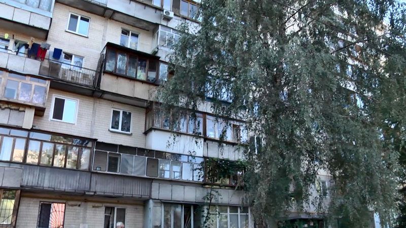 Через "халяву" комунальників у Києві руйнуються будинки