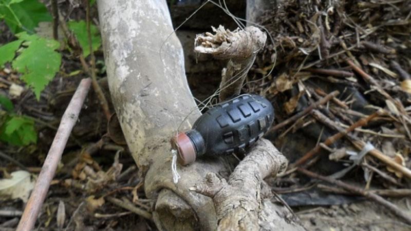 Третя людина за день підірвалась на розтяжці у Донецькій області Третя людина за день підірвалась на розтяжці у Донецькій області