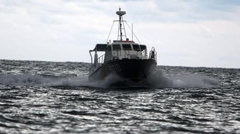 ФСБ затримала трьох українців, які ловили рибу на "кордоні" з Кримом ФСБ затримала трьох українців, які ловили рибу на "кордоні" з Кримом