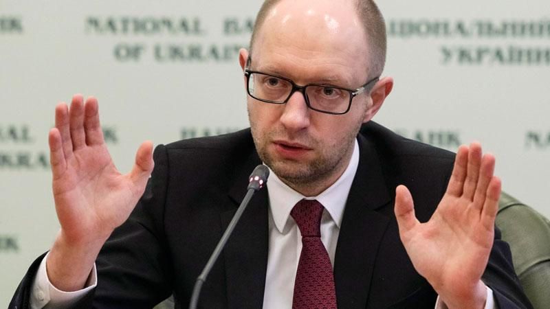 Яценюк наказал чиновников за задолженности по зарплатам