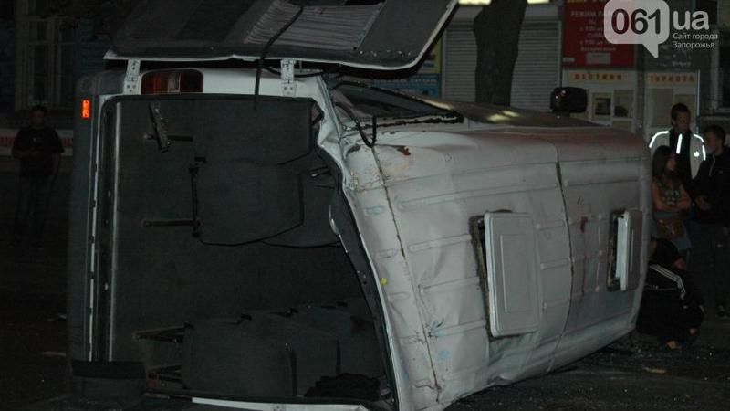 Маршрутка перевернулась в Запорожье: есть пострадавшие Маршрутка перевернулась в Запорожье: есть пострадавшие