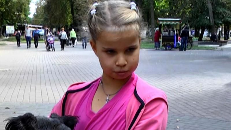 Маленька дівчинка придумала креативний спосіб заробляти гроші для АТО Маленька дівчинка придумала креативний спосіб заробляти гроші для АТО