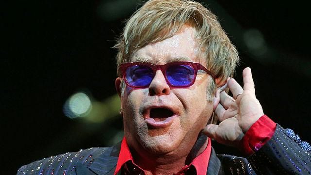 Появилась скандальная запись разговора Элтона Джона и псевдо "Путина" Появилась скандальная запись разговора Элтона Джона и псевдо "Путина"