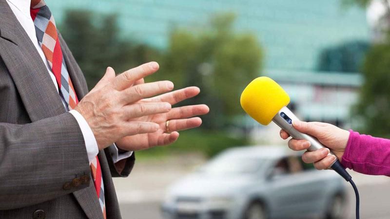 Скандал через санкції: Україна перегляне список "заборонених" журналістів Скандал через санкції: Україна перегляне список "заборонених" журналістів