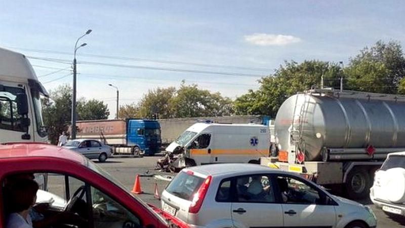 Жахлива аварія у Харкові. Зіштовхнулись маршрутка, швидка та вантажівка