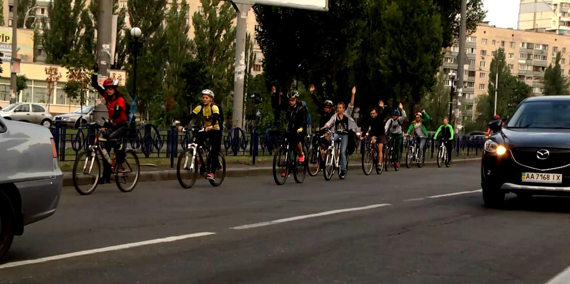 Кияни добирались на роботу нетрадиційним способом Кияни добирались на роботу нетрадиційним способом