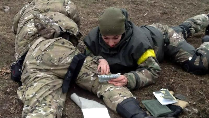 Героический медик Елена Мосийчук после ранений готовит новобранцев на войну Героический медик Елена Мосийчук после ранений готовит новобранцев на войну