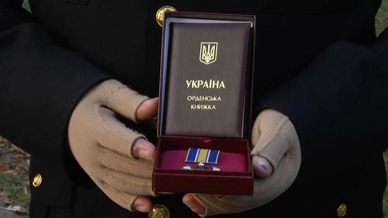 Обычных, но бесстрашных украинских героев наградили за подвиги Обычных, но бесстрашных украинских героев наградили за подвиги