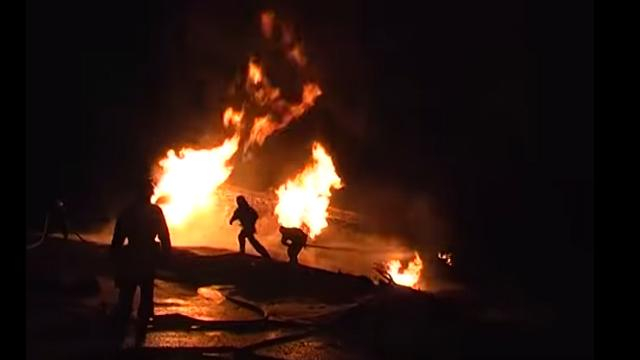 Жуткое ДТП в так называемой "ЛНР": бензовоз протаранил микроавтобус с пассажирами