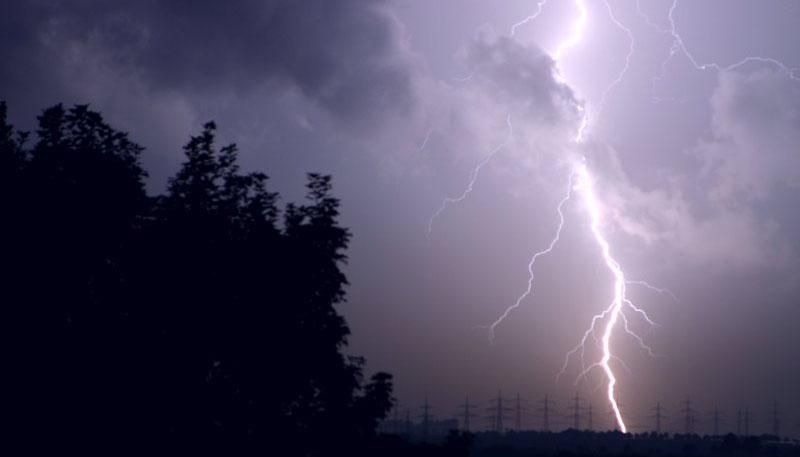 Небезпечна гроза. Блискавка вбила мешканця Львівщини Небезпечна гроза. Блискавка вбила мешканця Львівщини