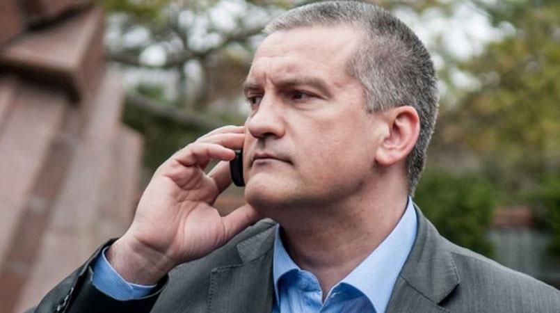 Аксенов отправил на Чонгар КамАЗы с "зелеными человечками", — блогер Аксенов отправил на Чонгар КамАЗы с "зелеными человечками", — блогер