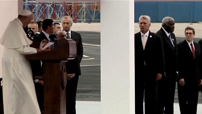 Жители Кубы с вечера занимали очередь, чтобы увидеть Папу Жители Кубы с вечера занимали очередь, чтобы увидеть Папу