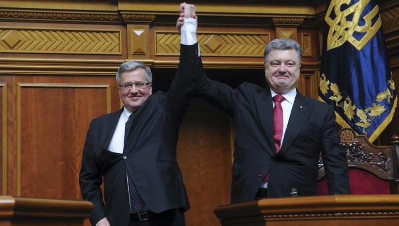 У Порошенко могут забрать престижный польский орден