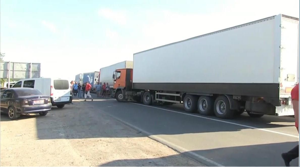 На пунктах пропуску до Криму агітують за вступ до ЗСУ, — Семенченко На пунктах пропуску до Криму агітують за вступ до ЗСУ, — Семенченко