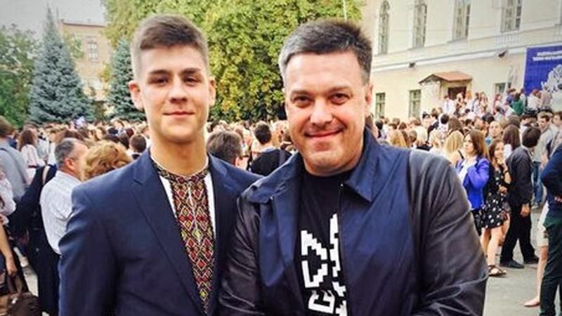 Жена и сын Тягнибока попали в аварию Жена и сын Тягнибока попали в аварию