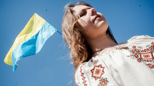 Віра Савченко приїхала на суд сестри в незвичайній сукні Віра Савченко приїхала на суд сестри в незвичайній сукні