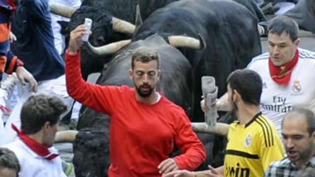 Селфі виявилися небезпечнішими за акул Селфі виявилися небезпечнішими за акул