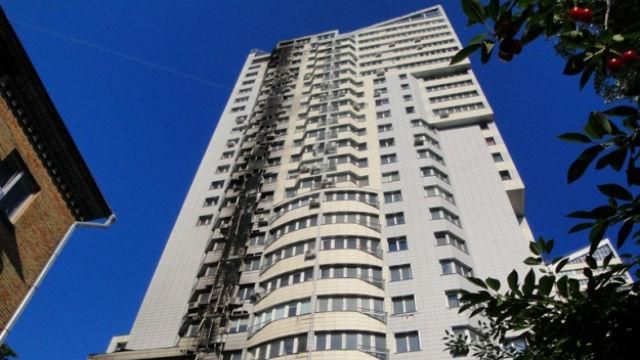 Пьяный мальчик выпал из окна в Киеве Пьяный мальчик выпал из окна в Киеве