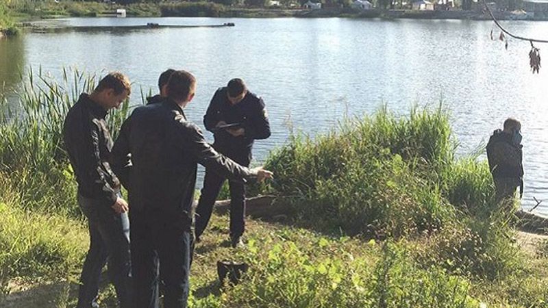 Мужчина пригрозил взорвать боевую гранату в парке Киева Мужчина пригрозил взорвать боевую гранату в парке Киева