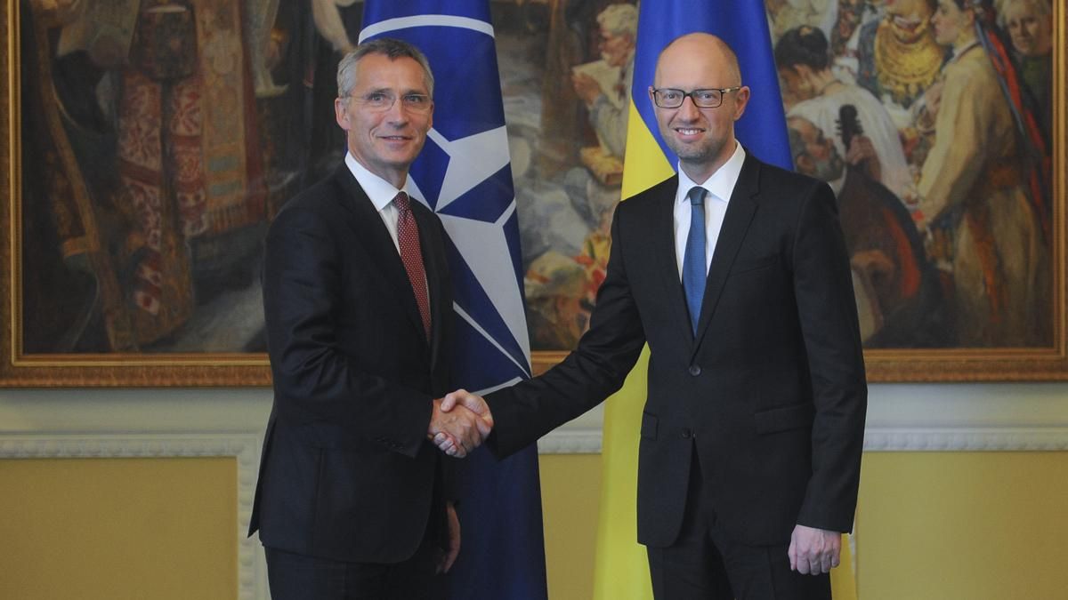 Яценюк собрался обогнать три страны на пути в НАТО