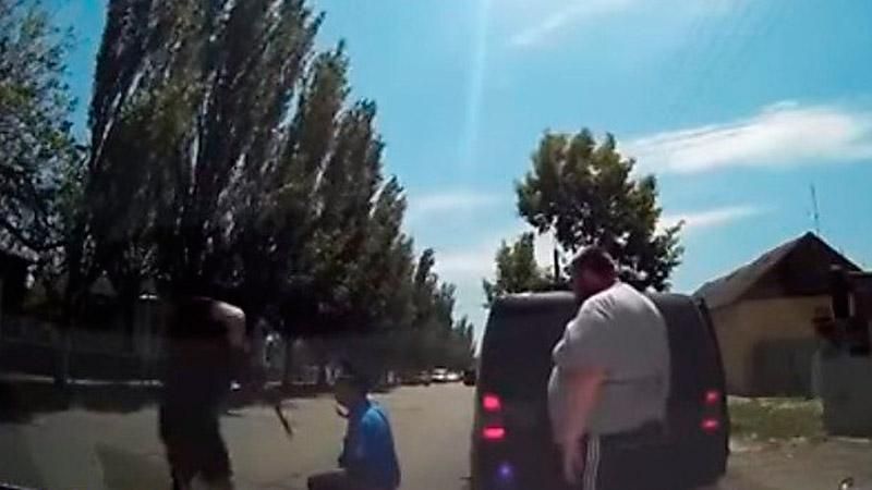 Мосийчук прокомментировал скандальное видео с гаишниками на коленях Мосийчук прокомментировал скандальное видео с гаишниками на коленях