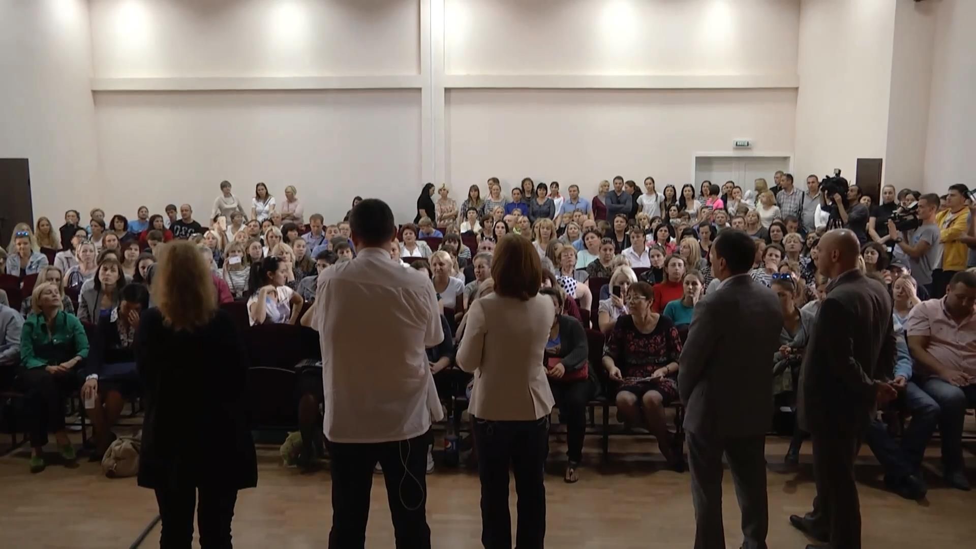 Рейдерське захоплення з допомогою санстанції: у Києві "віджимають" гімназію Рейдерське захоплення з допомогою санстанції: у Києві "віджимають" гімназію